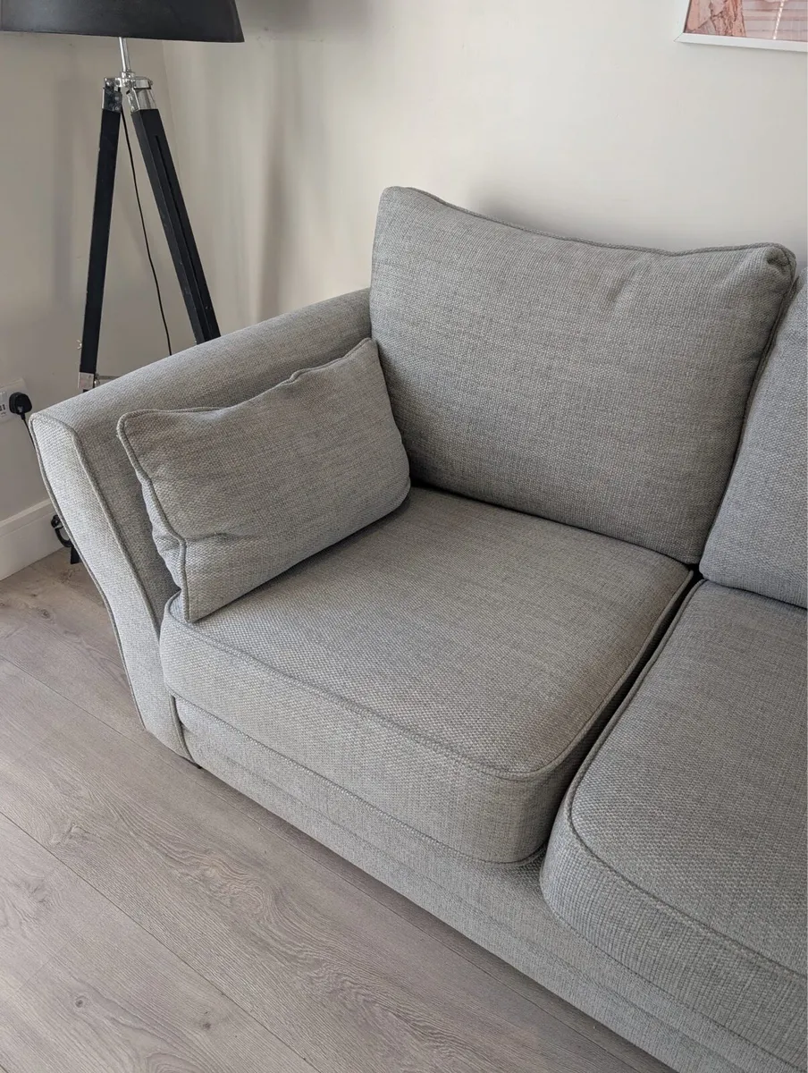 Two seater Sofa - Image 4