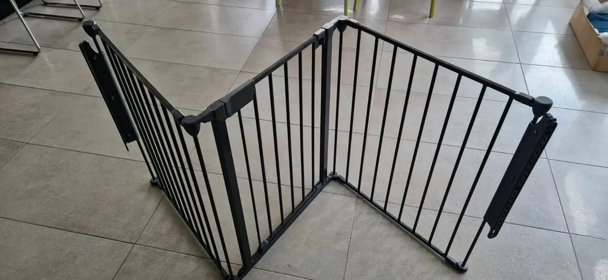 Child / Pet Safety Gate for Stairs/Steps/Landings - Image 1