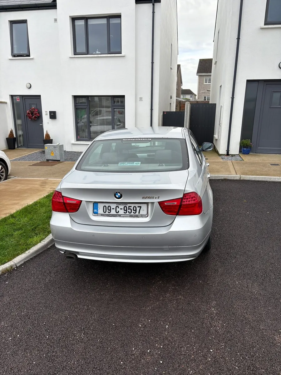 2009 BMW 318d – Manual – 235,750 km - Image 4