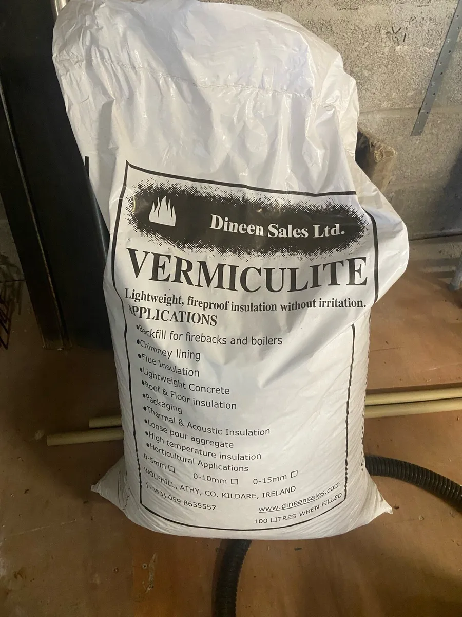 Fireplace steel surround + fireback - Image 3