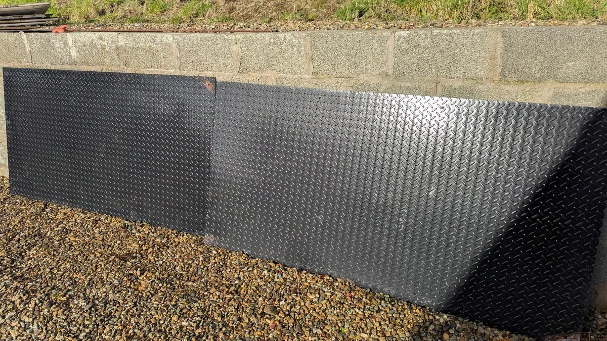 Chequer plate - Image 1