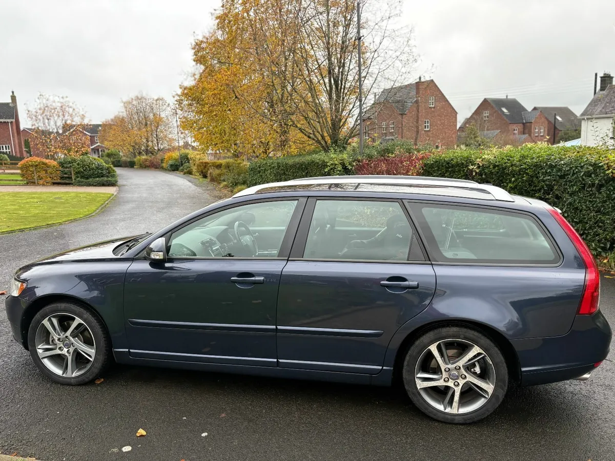 Volvo V50 2012 - Image 2
