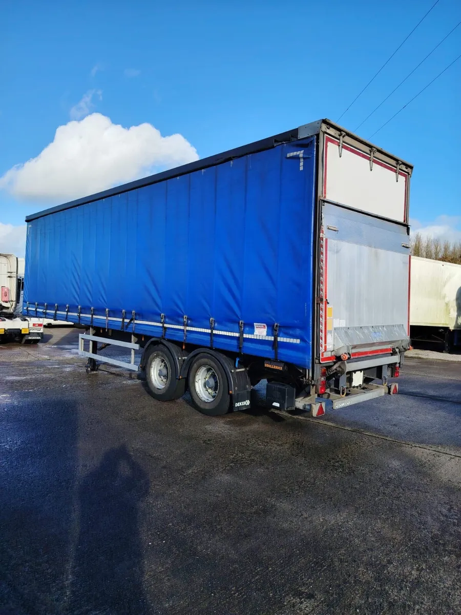 2018 Urban Curtainsider 34 foot Long Montracon - Image 1