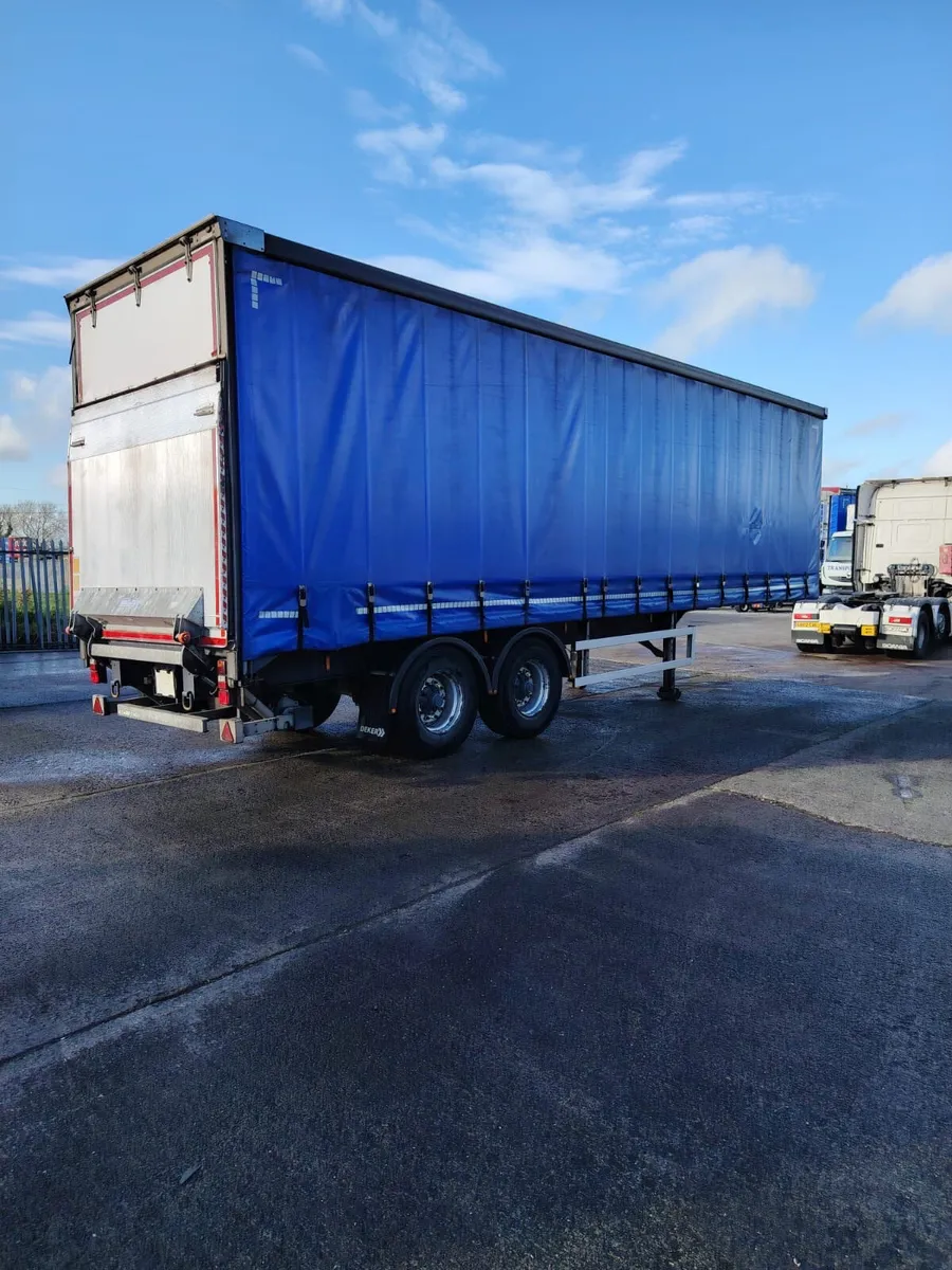 2018 Urban Curtainsider 34 foot Long Montracon - Image 3