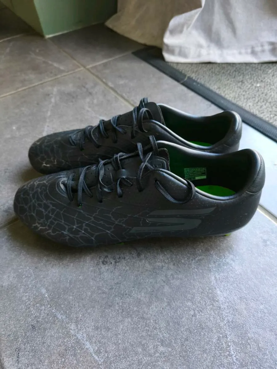 Skechers SKX-01 football boots - Image 2