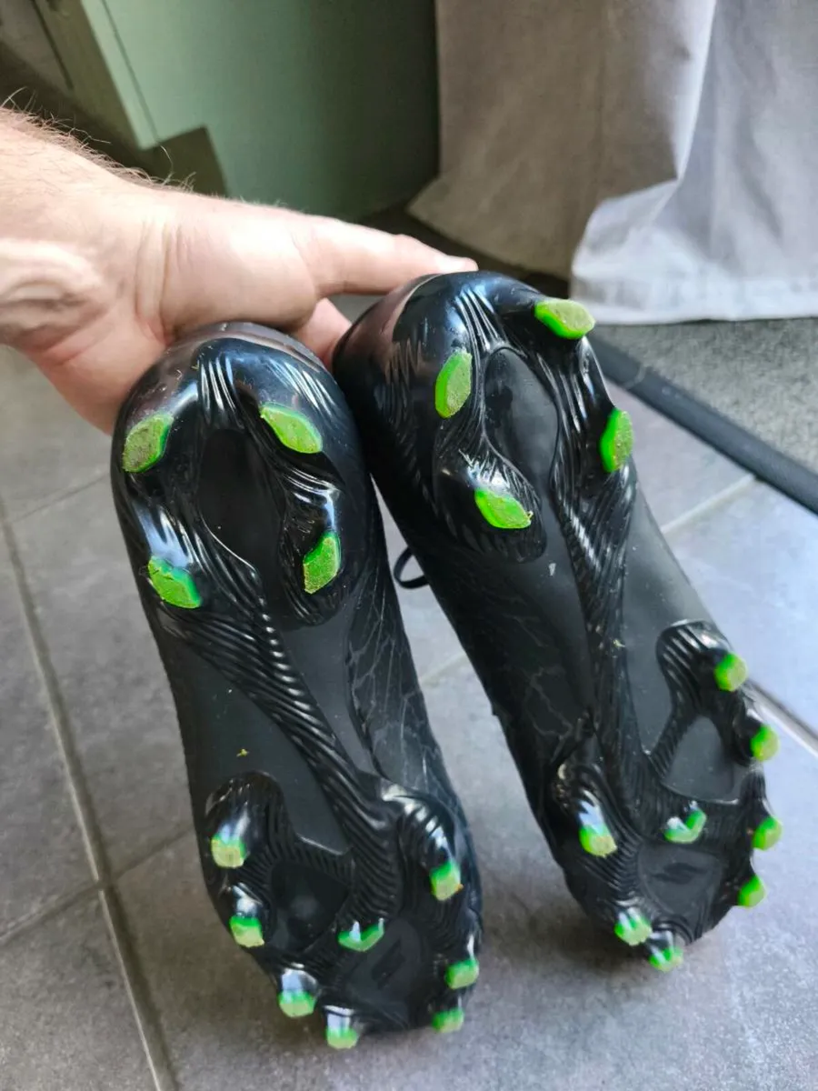 Skechers SKX-01 football boots - Image 3