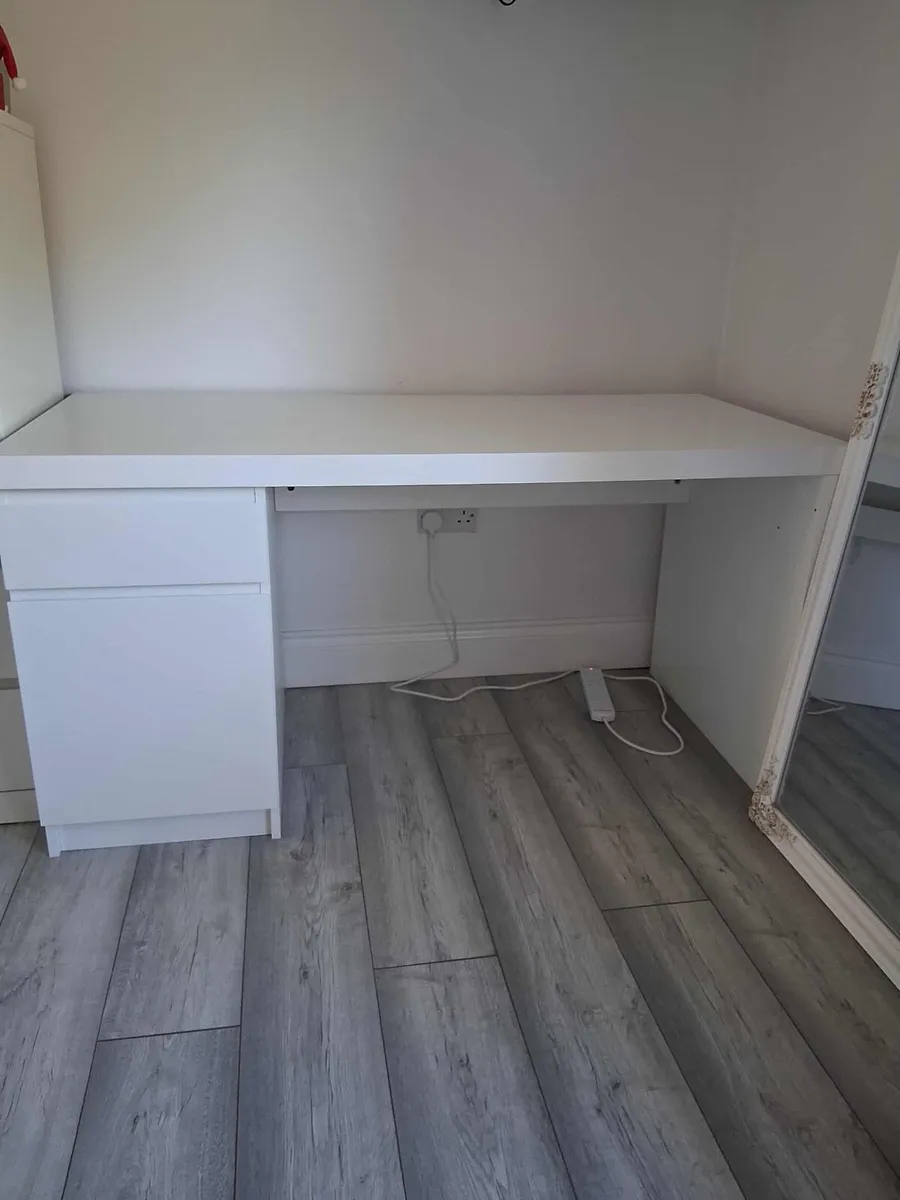IKEA MALM desk - Image 4