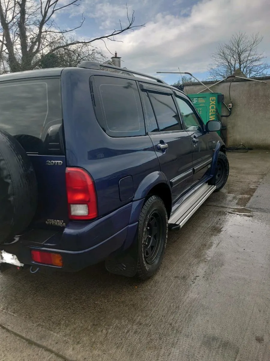 Suzuki Grand Vitara XL7 - Image 2