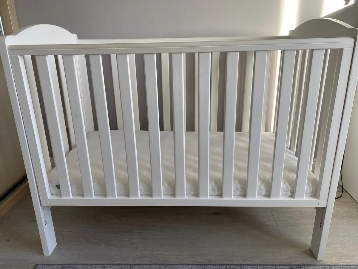 Cot with mattress - Image 1