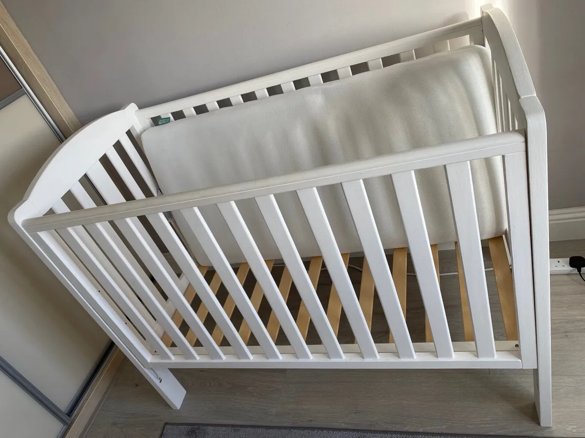Cot with mattress - Image 3