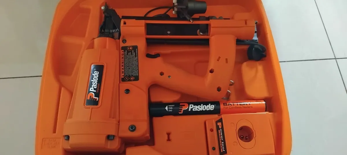 Paslode 16 Gauge 1/2" Crown Stapler - Image 4