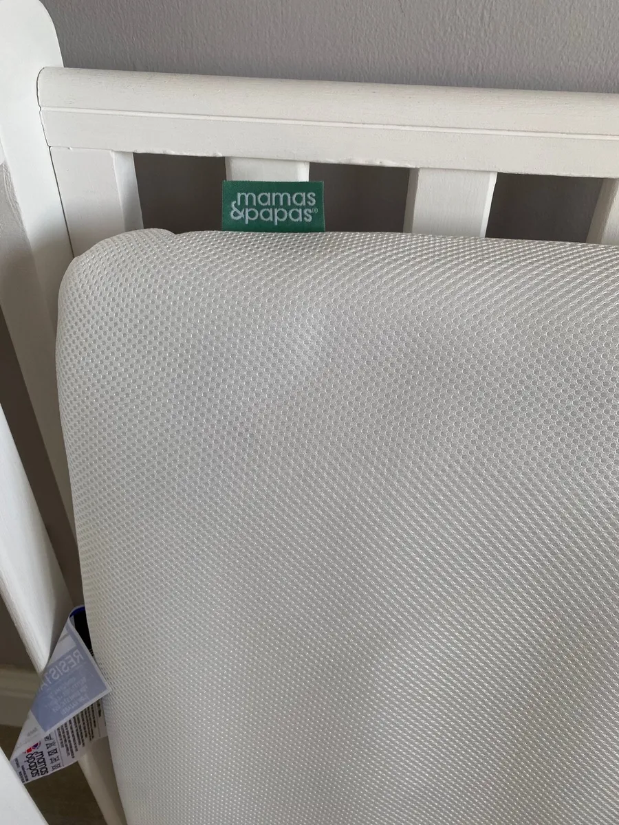 Cot with mattress - Image 4