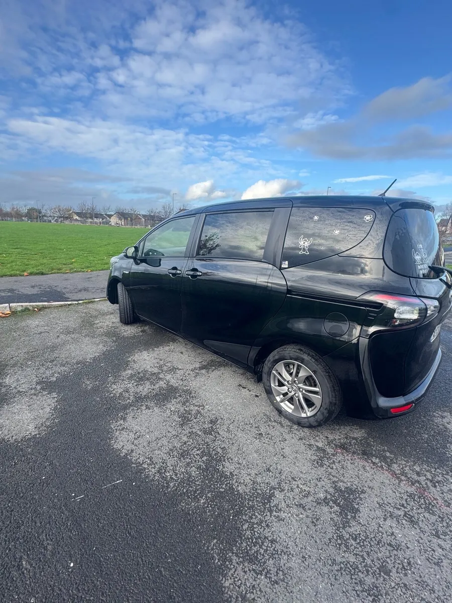Toyota Sienta 2016 6 seater - Image 1