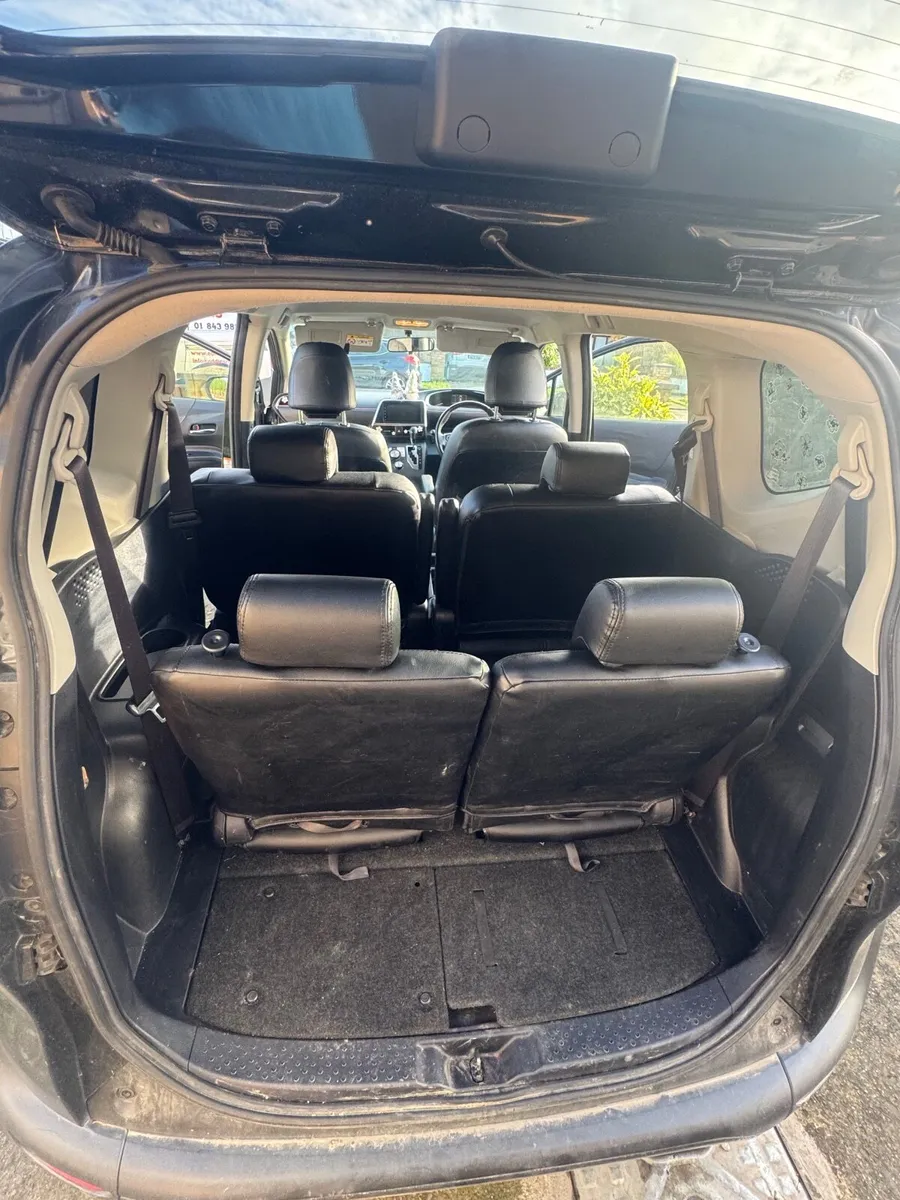 Toyota Sienta 2016 6 seater - Image 2