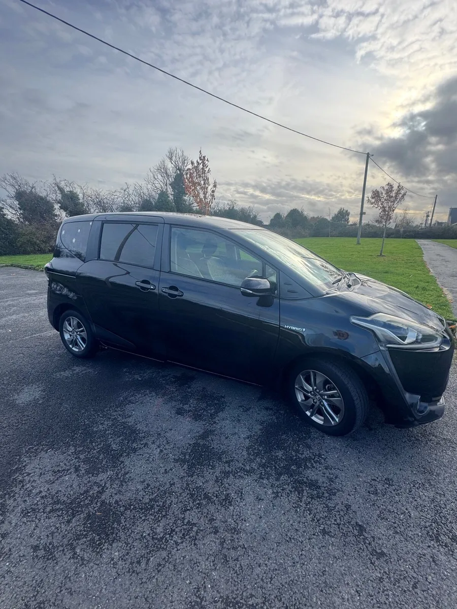 Toyota Sienta 2016 6 seater - Image 3