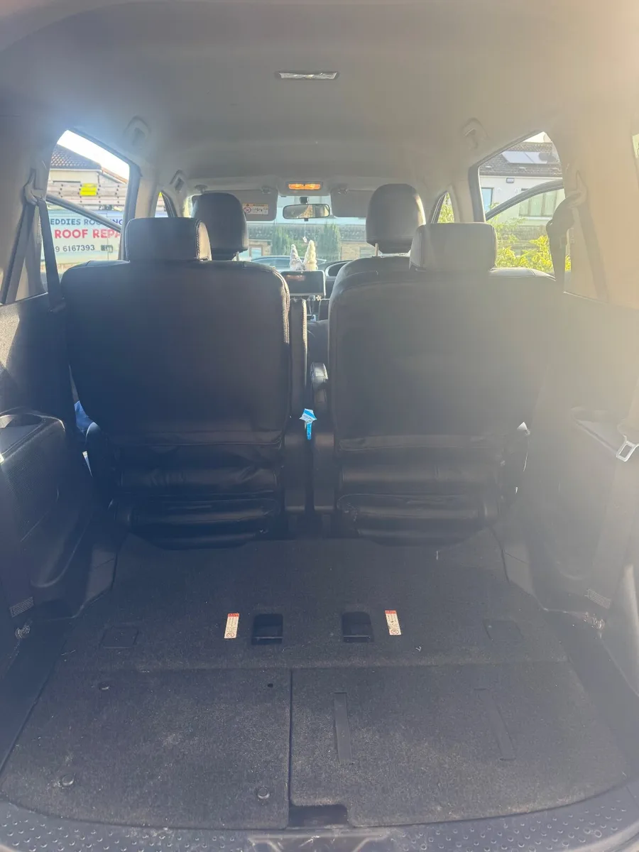 Toyota Sienta 2016 6 seater - Image 4