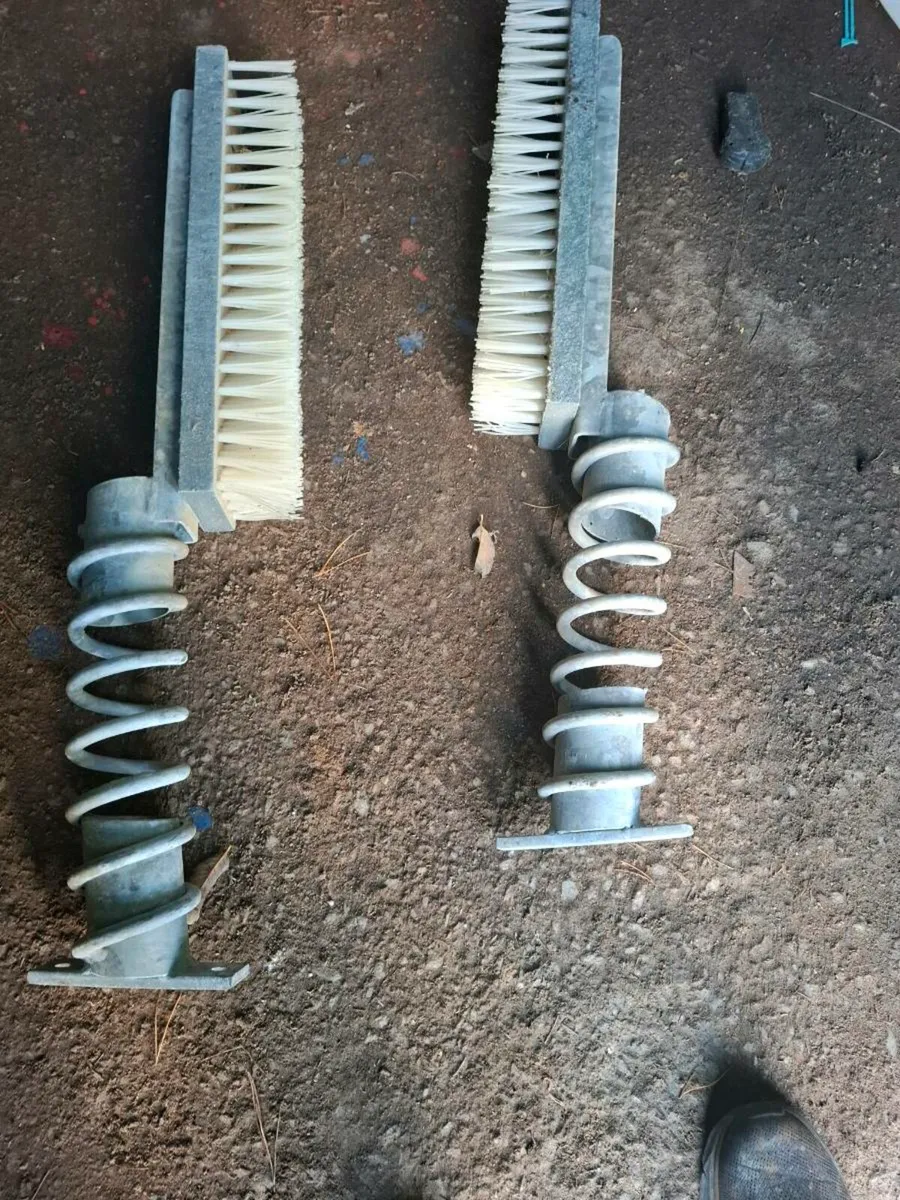 Two cow scratchers - Image 2