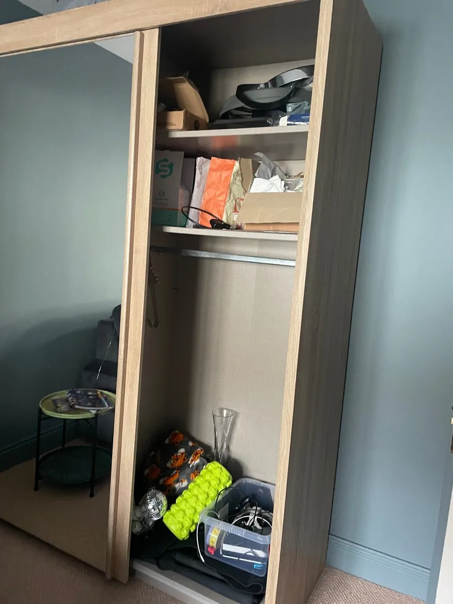 Sliding mirrored wardrobe - Image 2