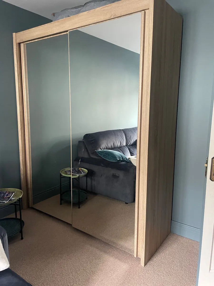 Sliding mirrored wardrobe - Image 1