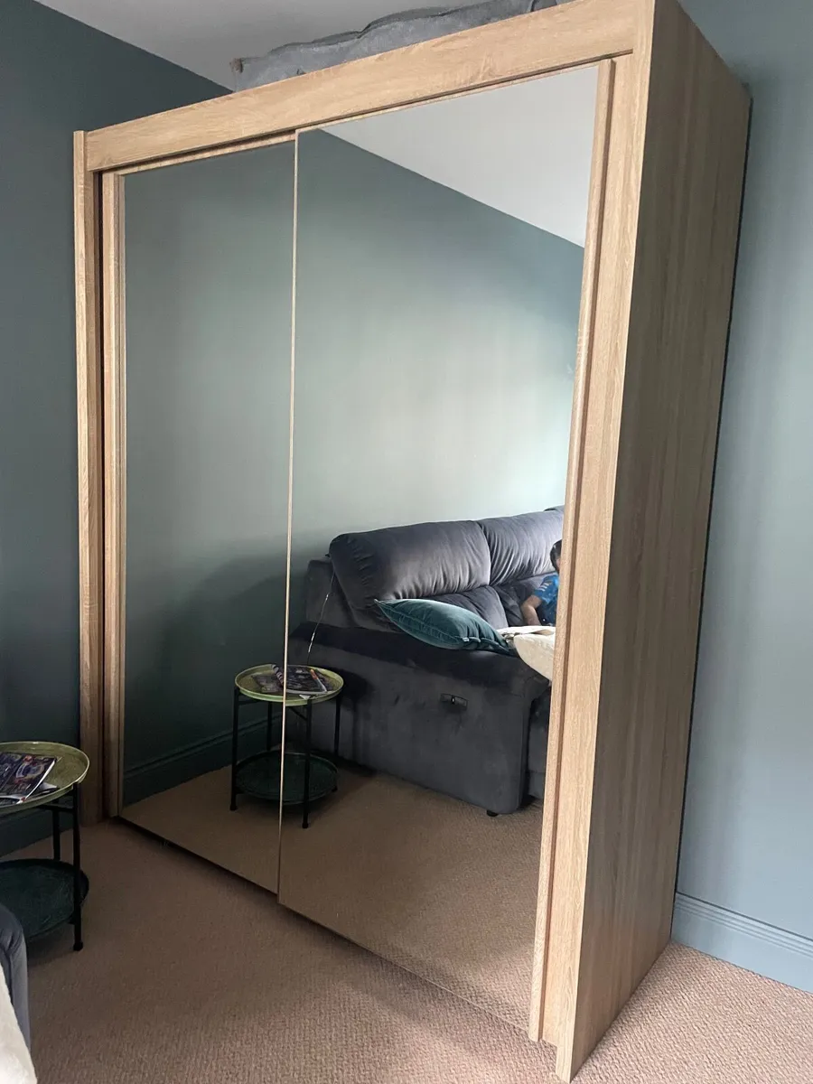 Sliding mirrored wardrobe - Image 3