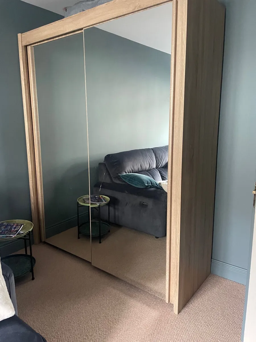 Sliding mirrored wardrobe - Image 4
