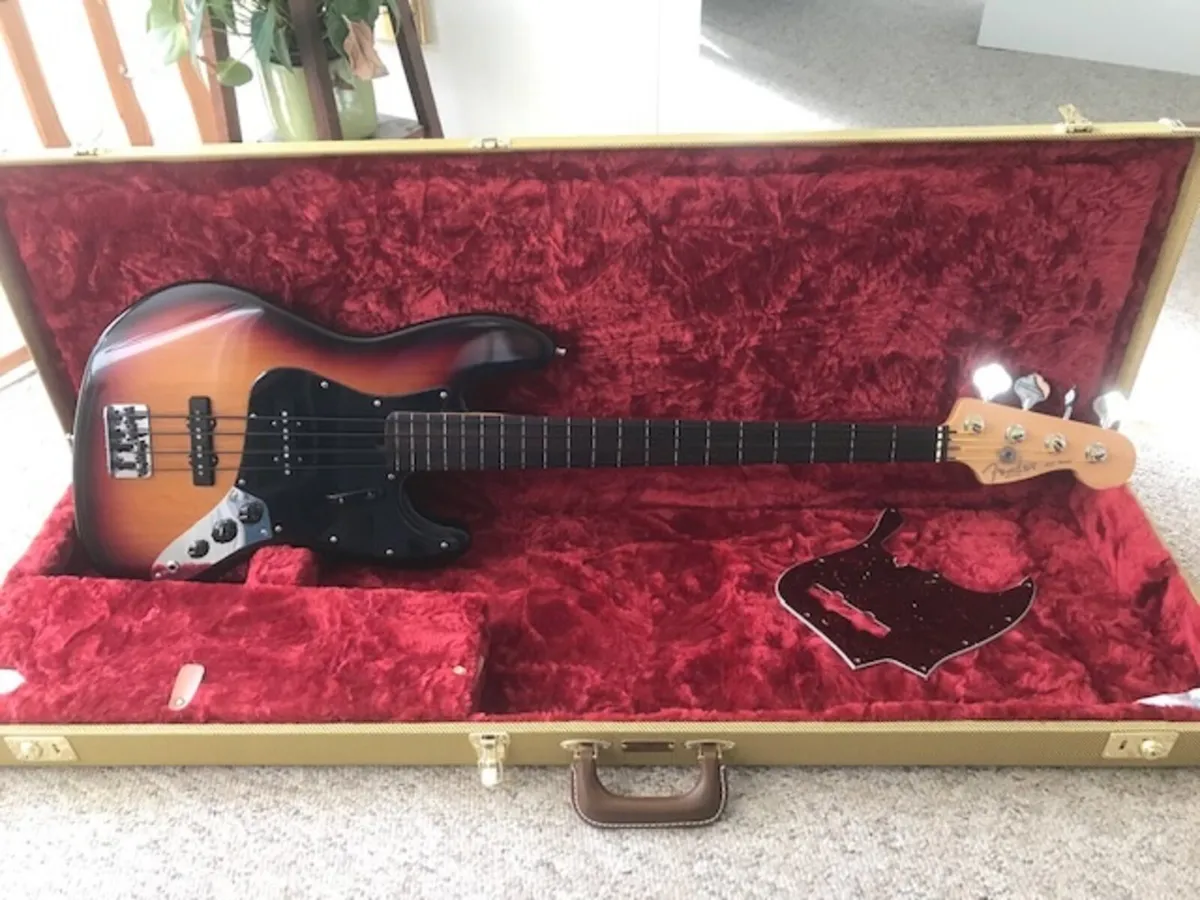 FENDER USA Fretless Bass Guitar 2001 - Image 4