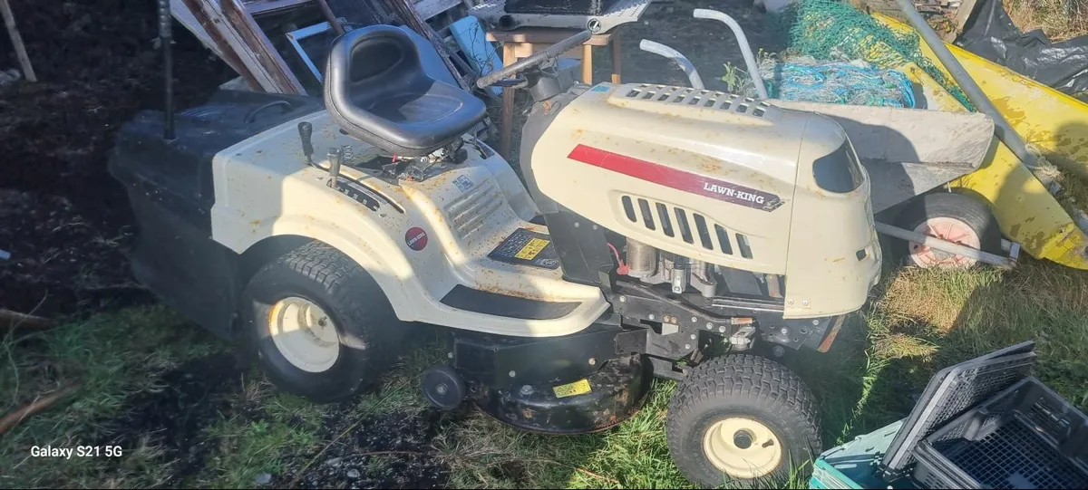 LawnKing ride on Lawnmower - Image 1