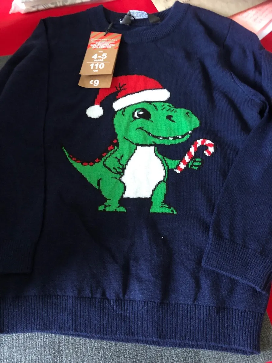 Boys BNWT Xmas jumper age 4/5 €5 - Image 1