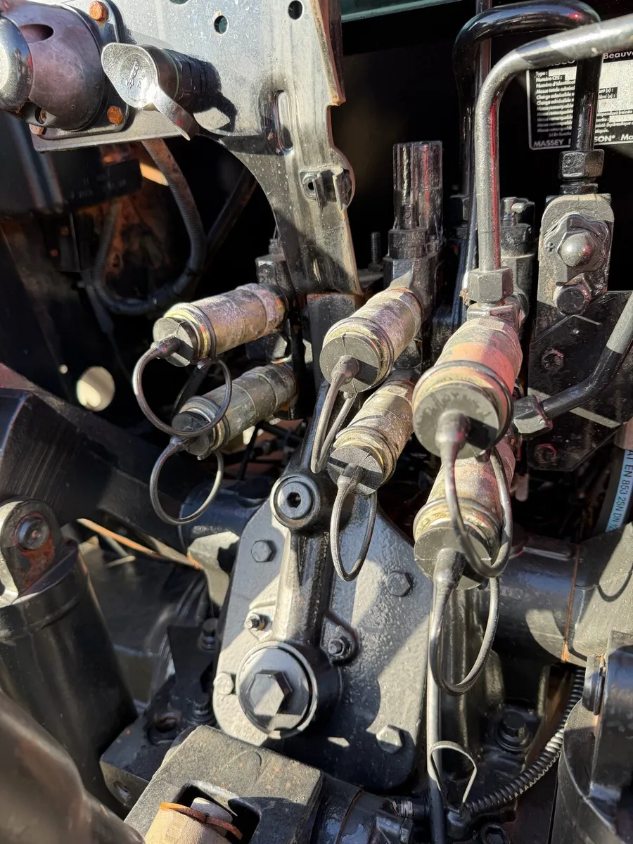 Massey Ferguson 5455 *2850 hours* - Image 4