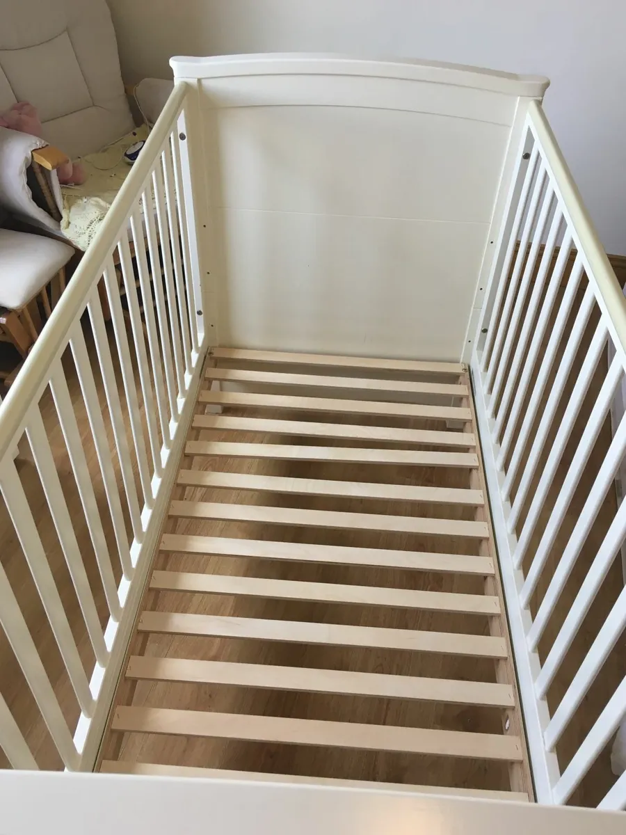 Cot/Cot bed and matching changing table - Image 2