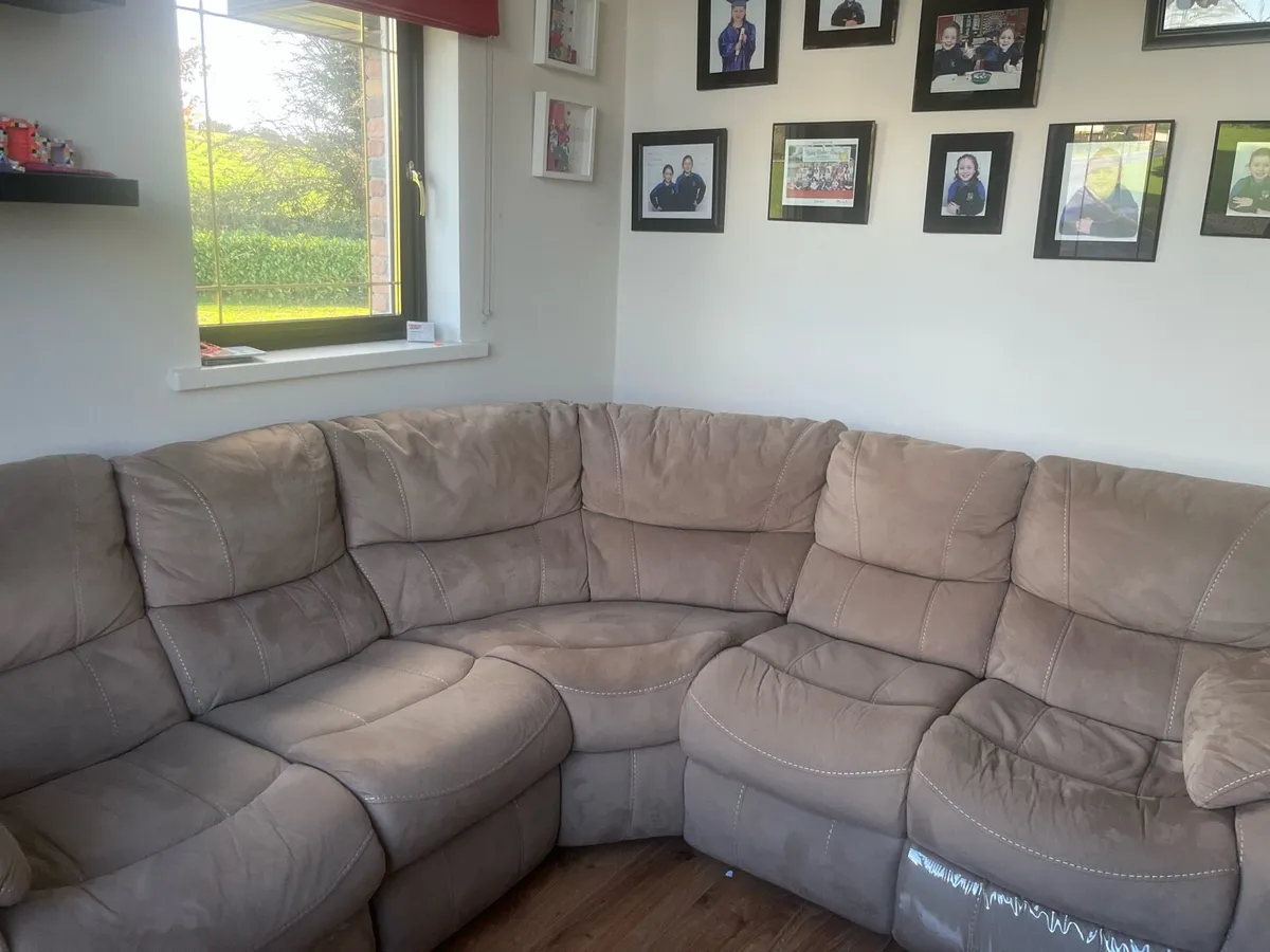 Corner sofa - Image 1