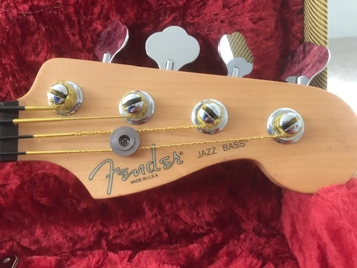 FENDER USA Fretless Bass Guitar 2001 - Image 2