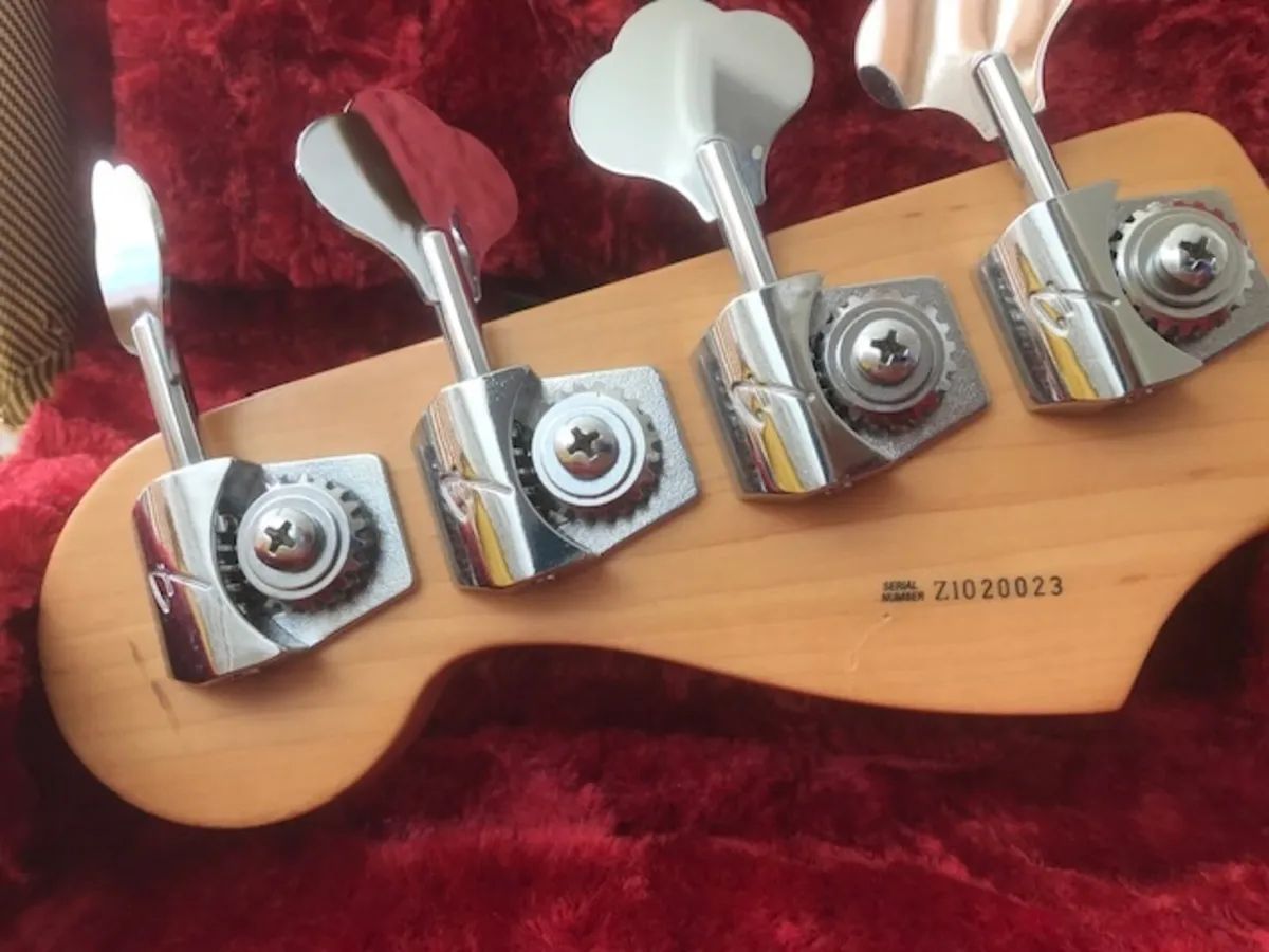 FENDER USA Fretless Bass Guitar 2001 - Image 3