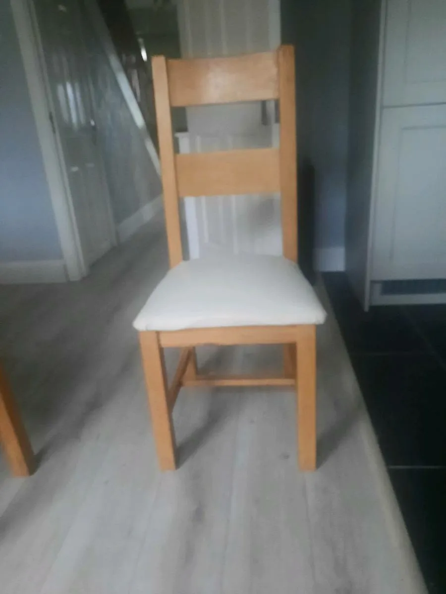 Dinning table and 6 chairs - Image 3