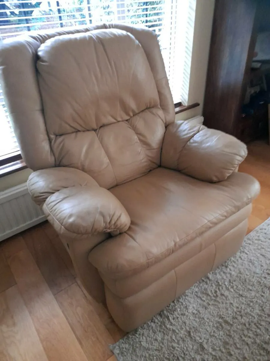 Soft leather electic recliner chair - Image 1