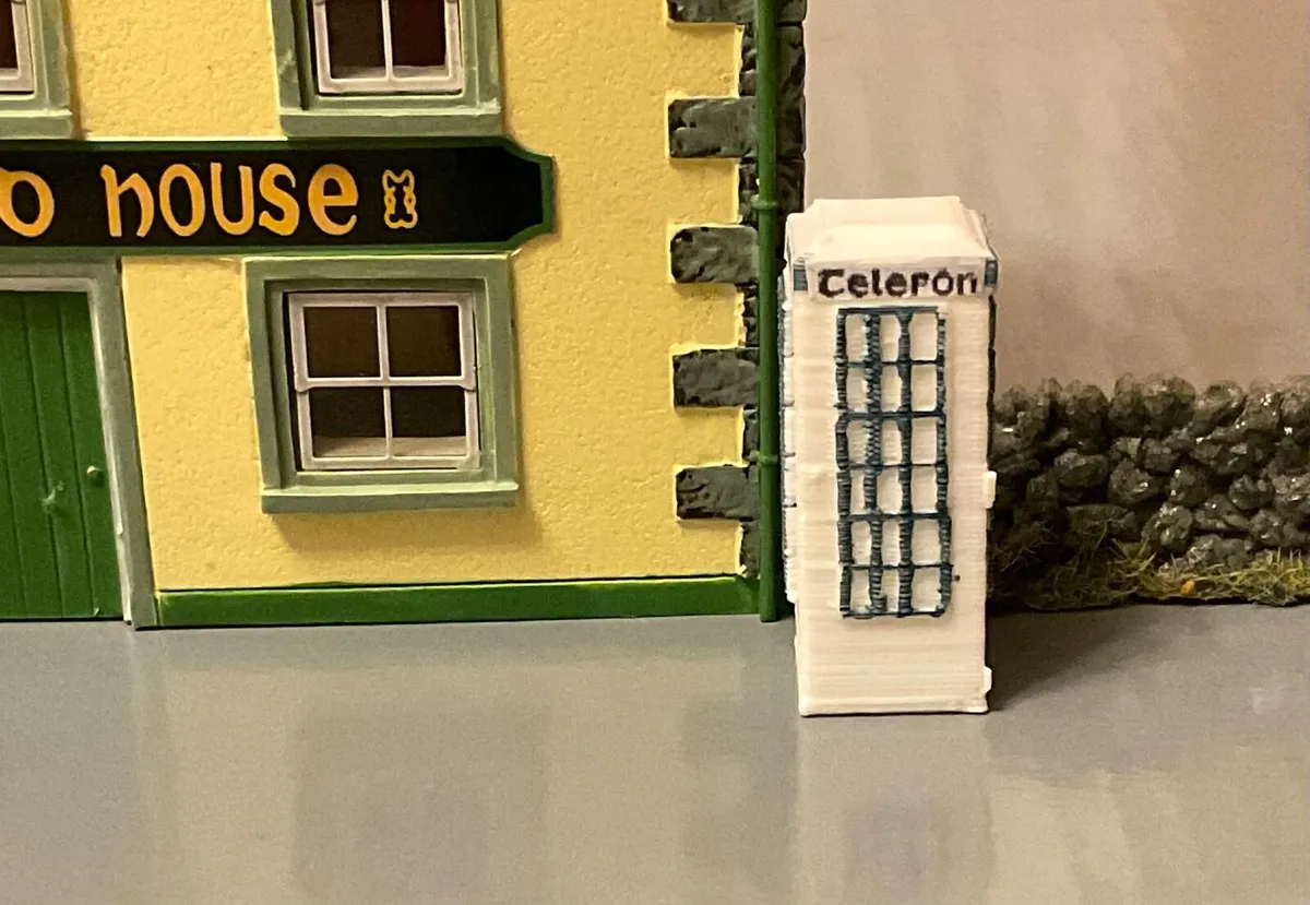 Irish model telephone box (1:72) - railway - Image 2