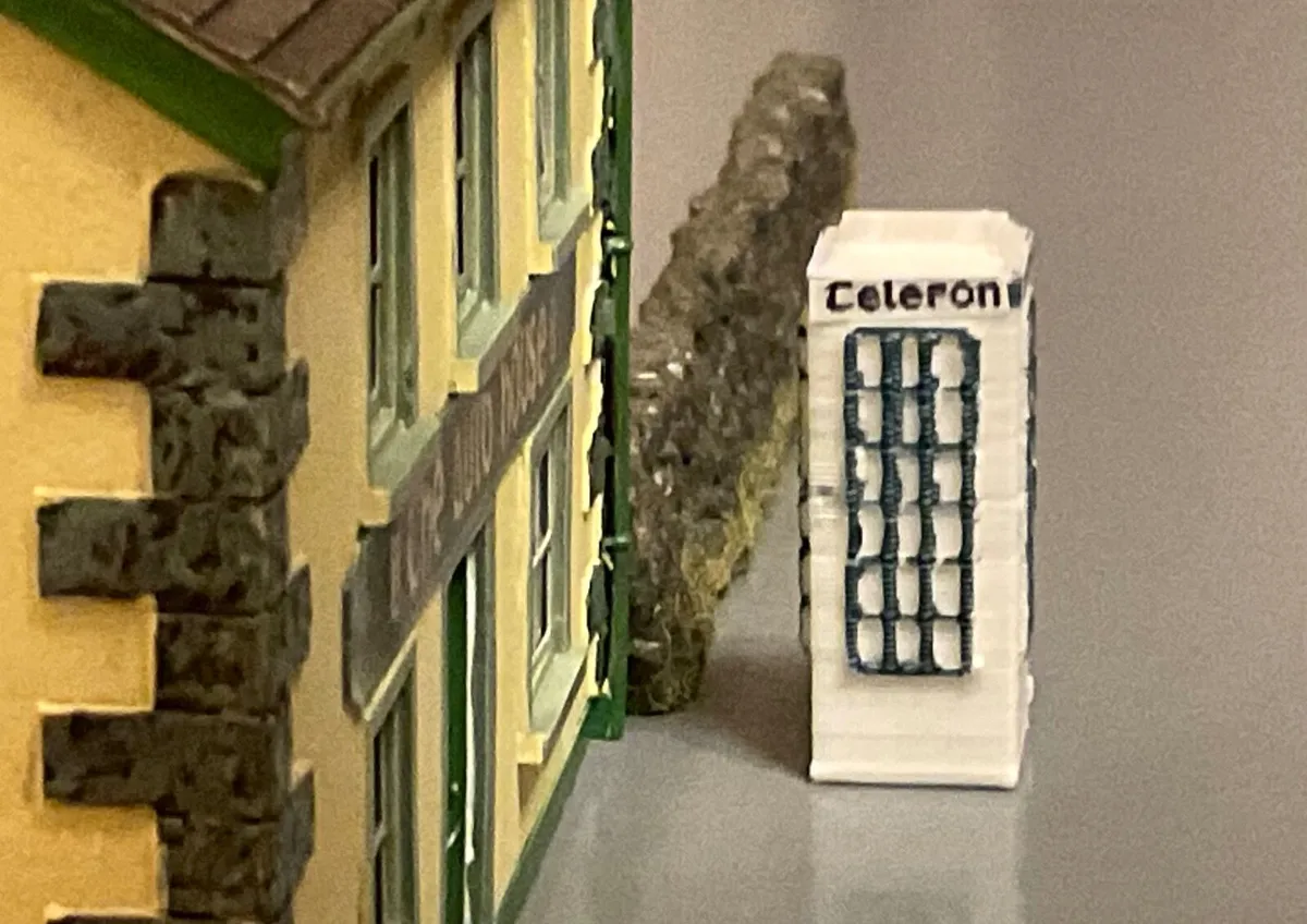 Irish model telephone box (1:72) - railway - Image 4