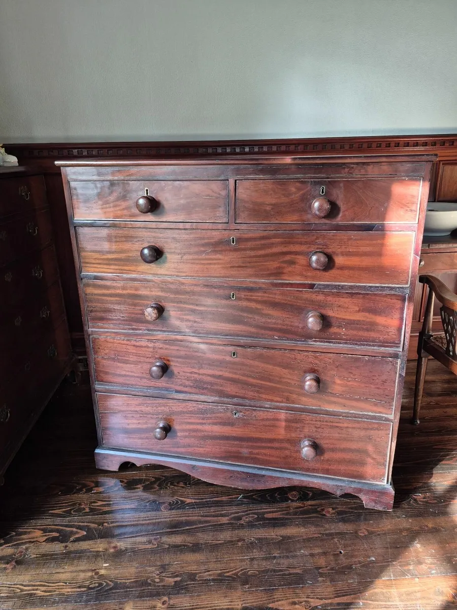 Victorian chest of drawers - Image 1