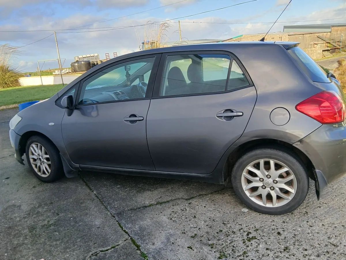 Toyota Auris 2008 - Image 2