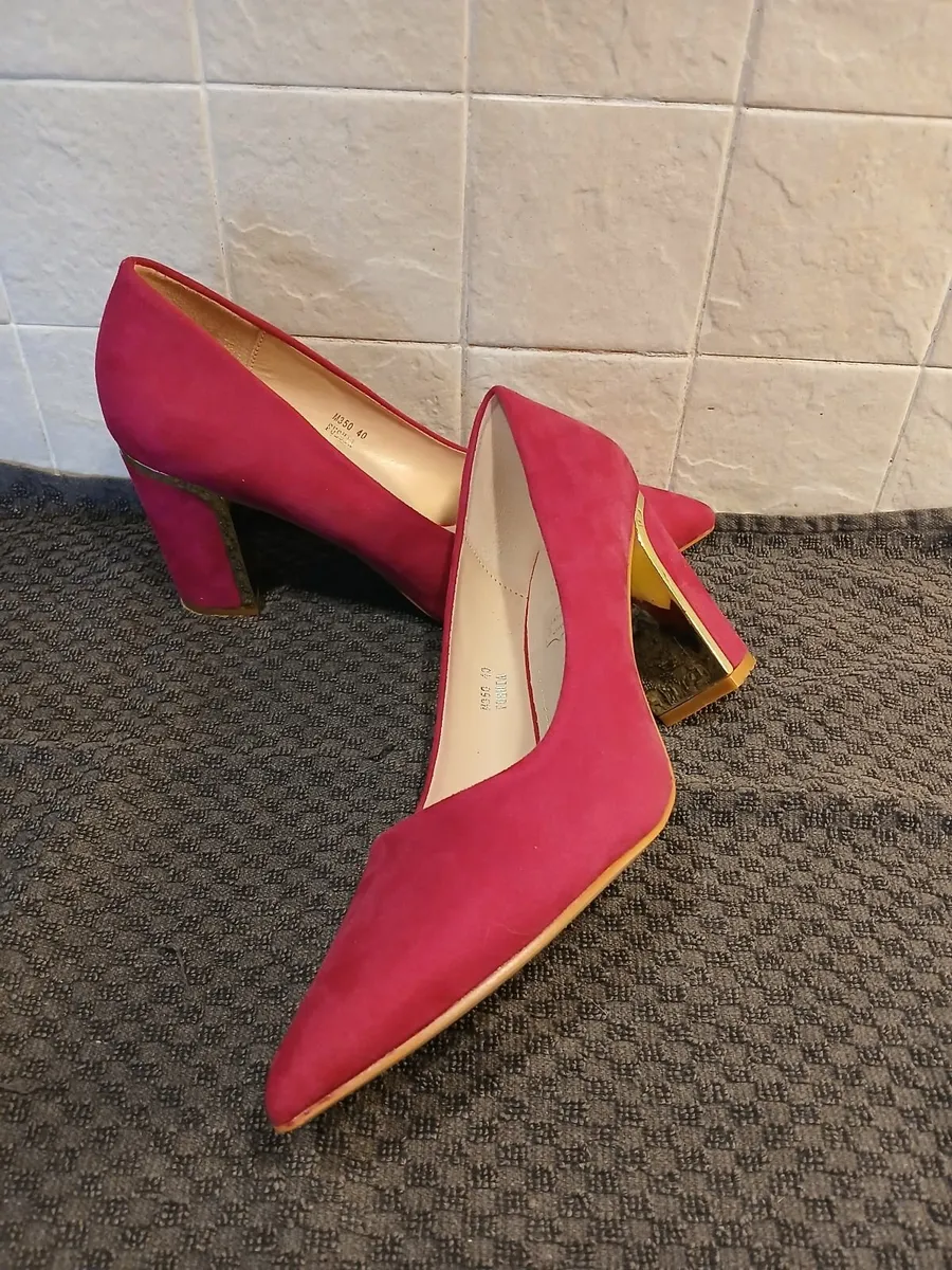 Hot pink high heels - Image 3