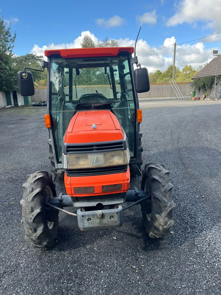 Kubota tractor - Image 4