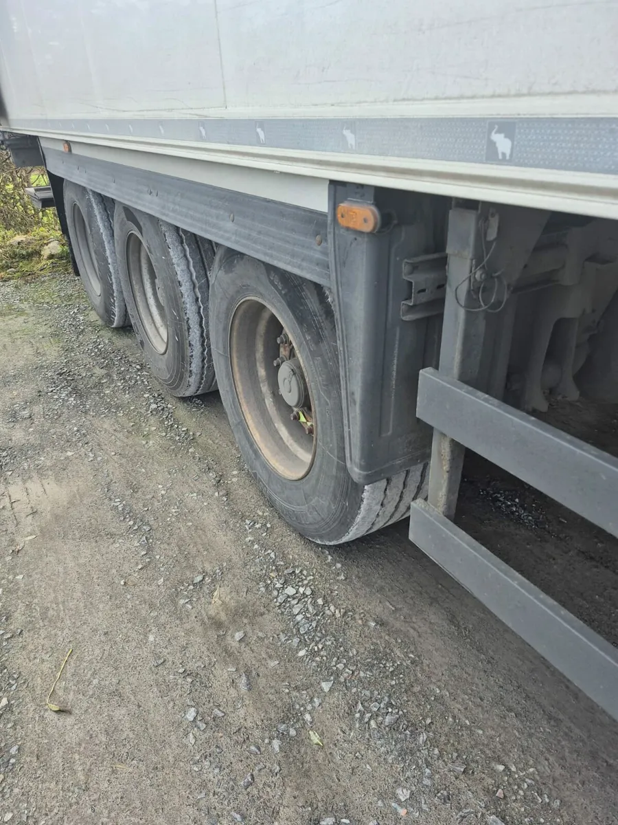 Schmitz Fridge trailer - Image 4