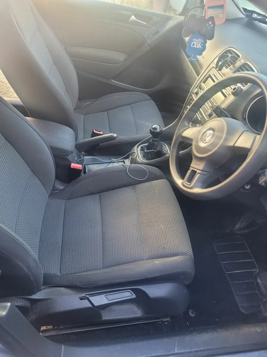 Volkswagen Golf 2010 - Image 2