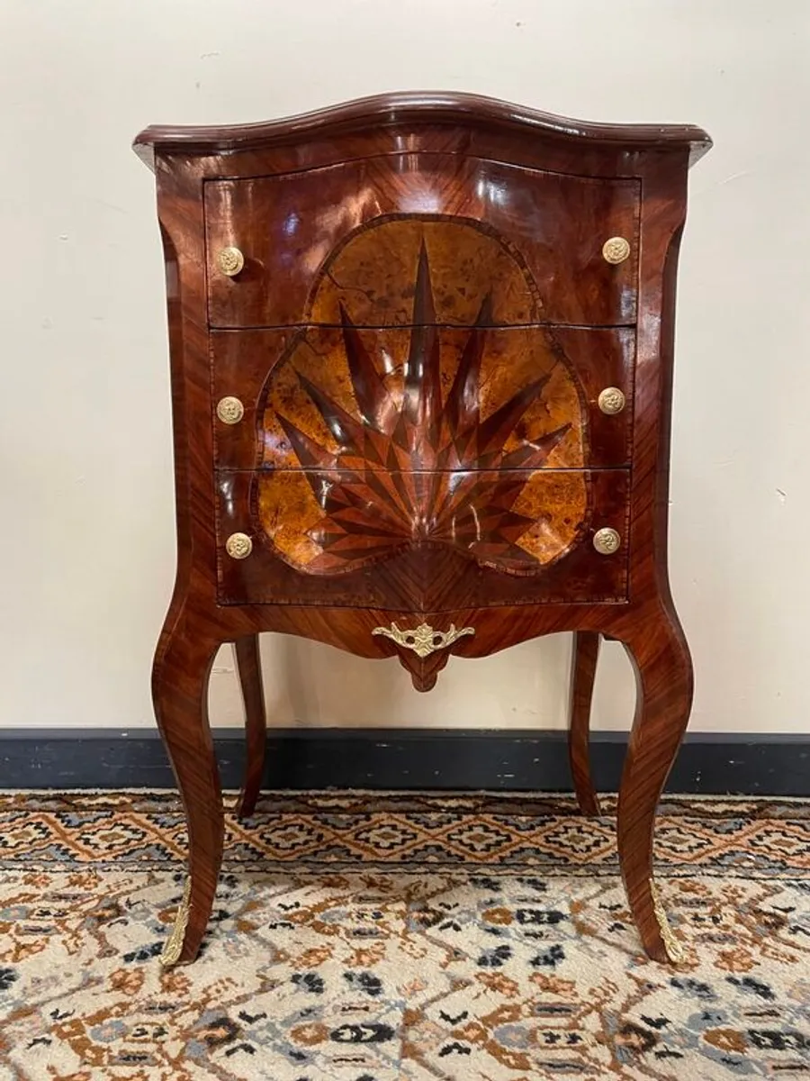 Mahogany and Kingwood Invertedly Carved Chest of Drawers - Image 1