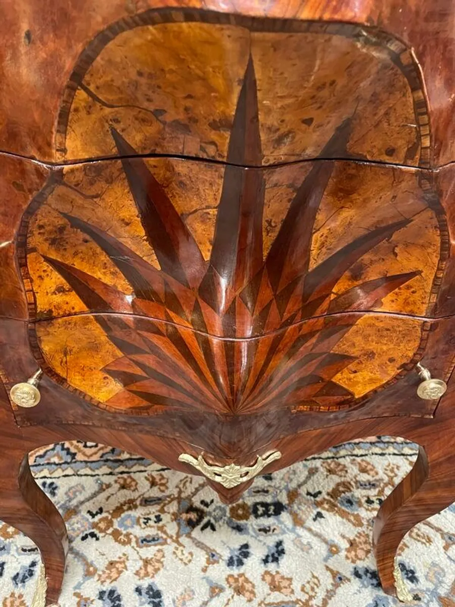 Mahogany and Kingwood Invertedly Carved Chest of Drawers - Image 4