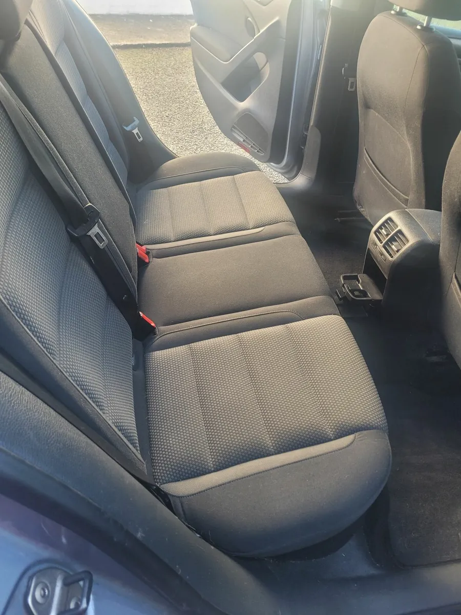 Volkswagen Golf 2010 - Image 3