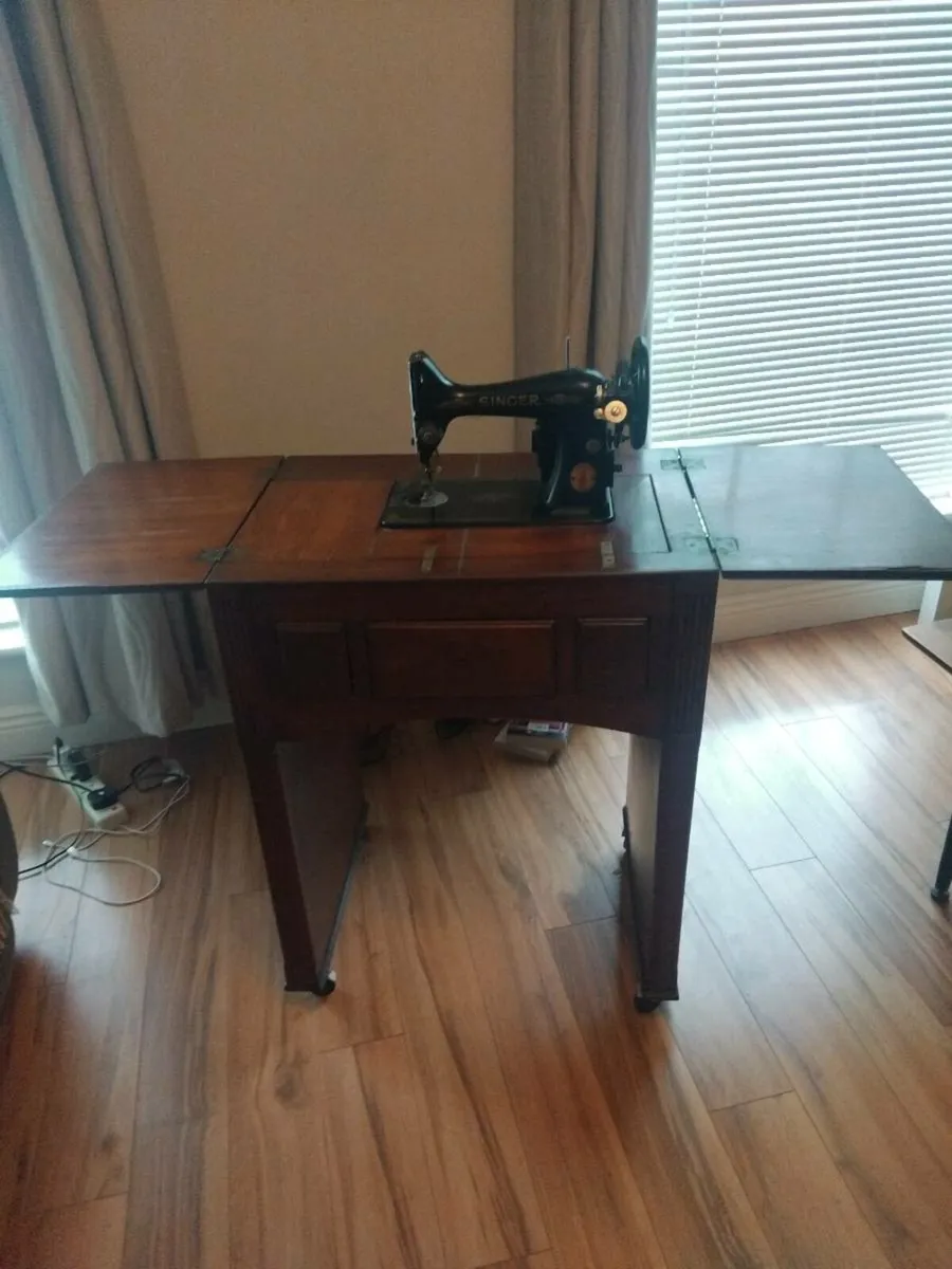 Vintage Singer Sewing machine - Image 1