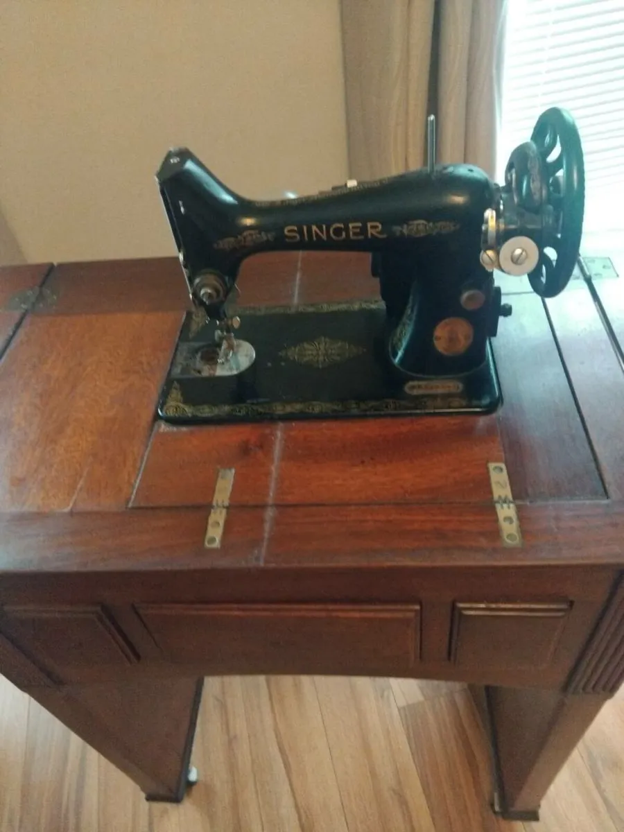 Vintage Singer Sewing machine - Image 2