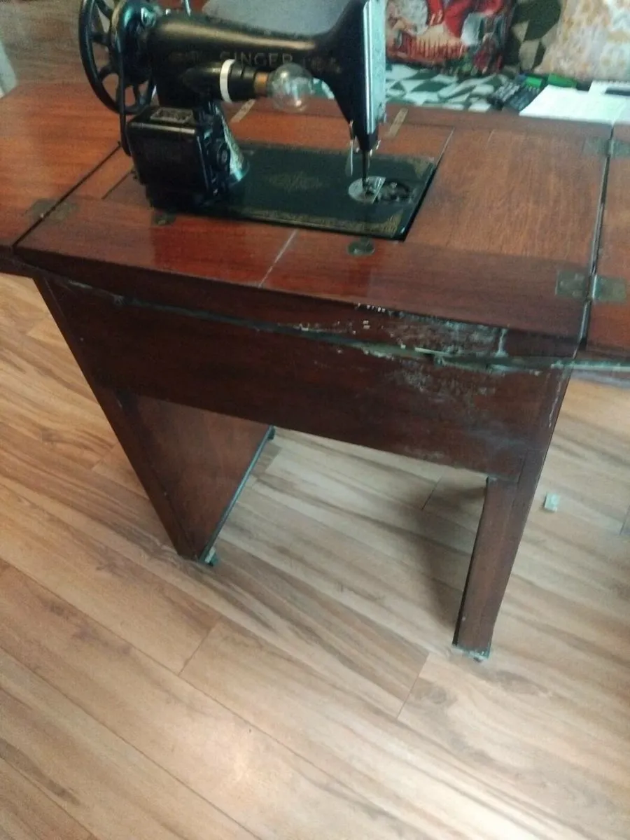 Vintage Singer Sewing machine - Image 3