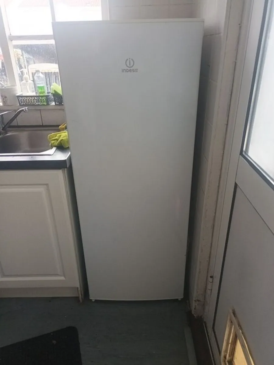 Stand alone Fridge - Image 1